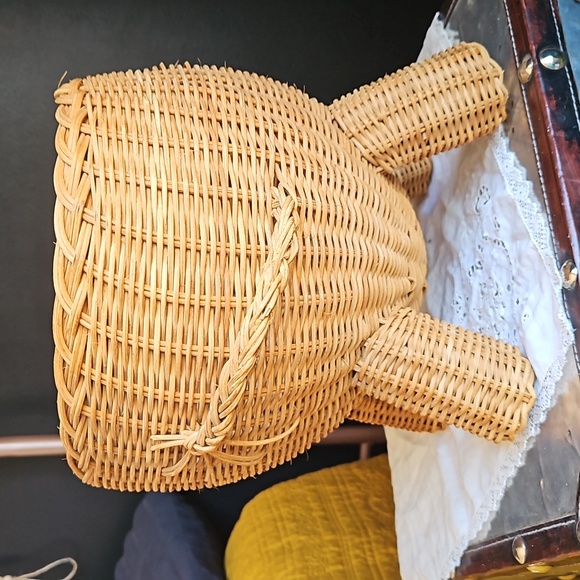 Vintage Wicker Elephant planter basket - Picture 8 of 9